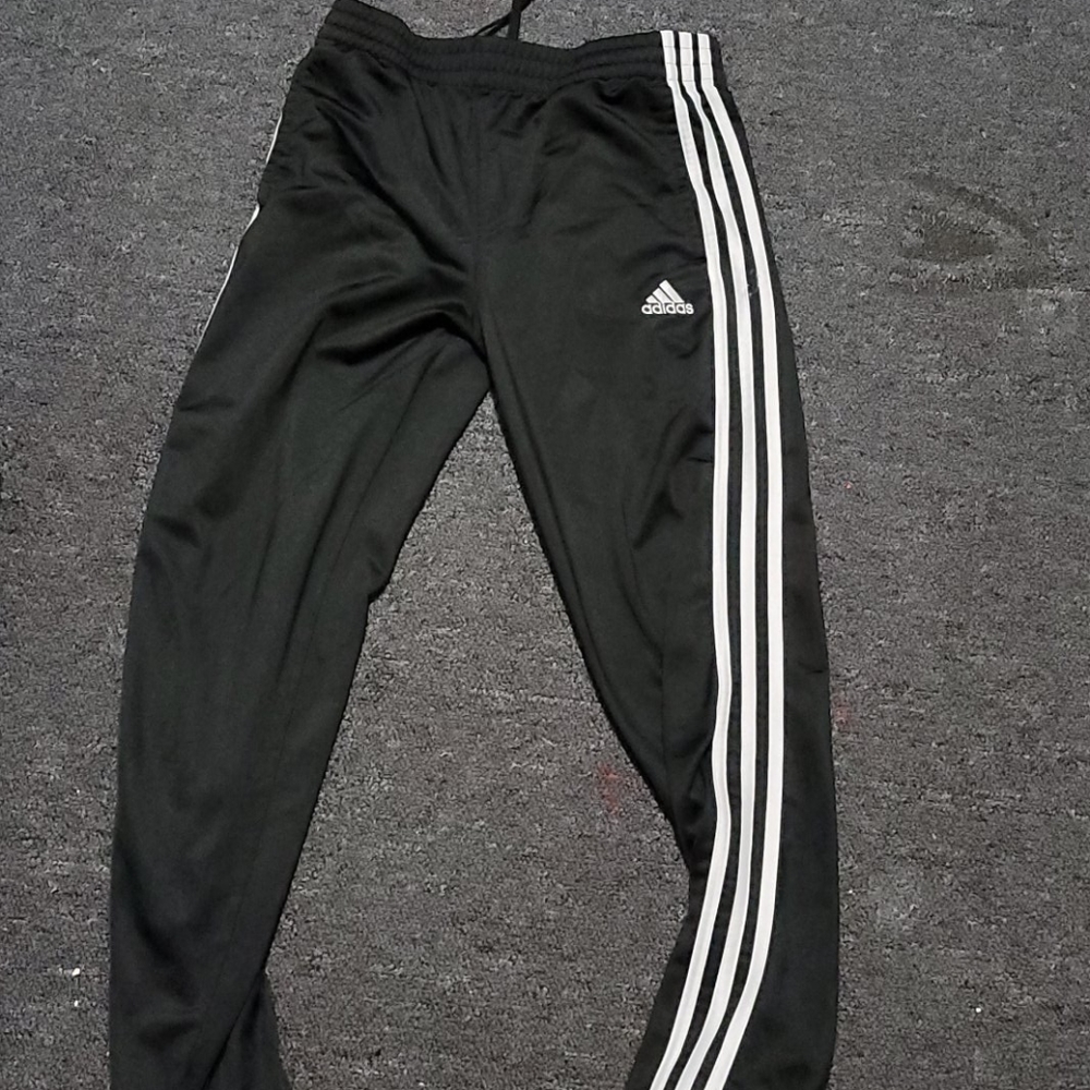 I'm selling a Adidas pants